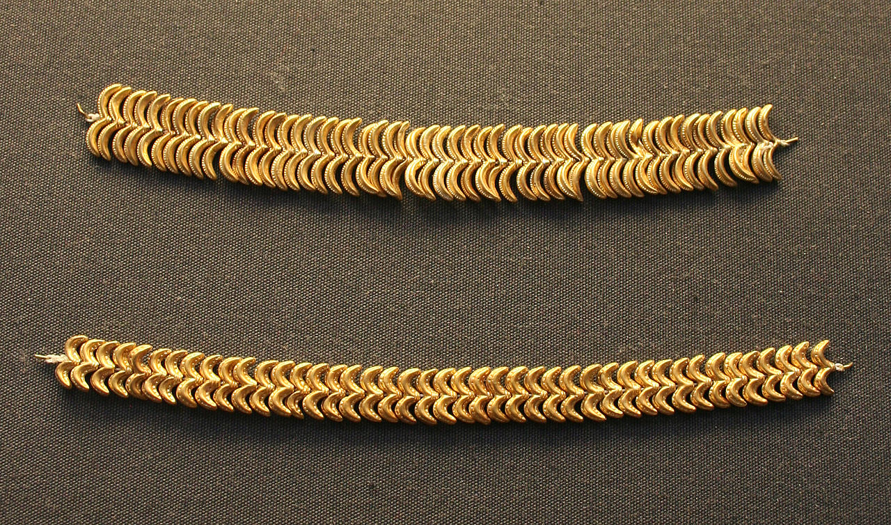 1280px-Aegina_treasure_04.jpg