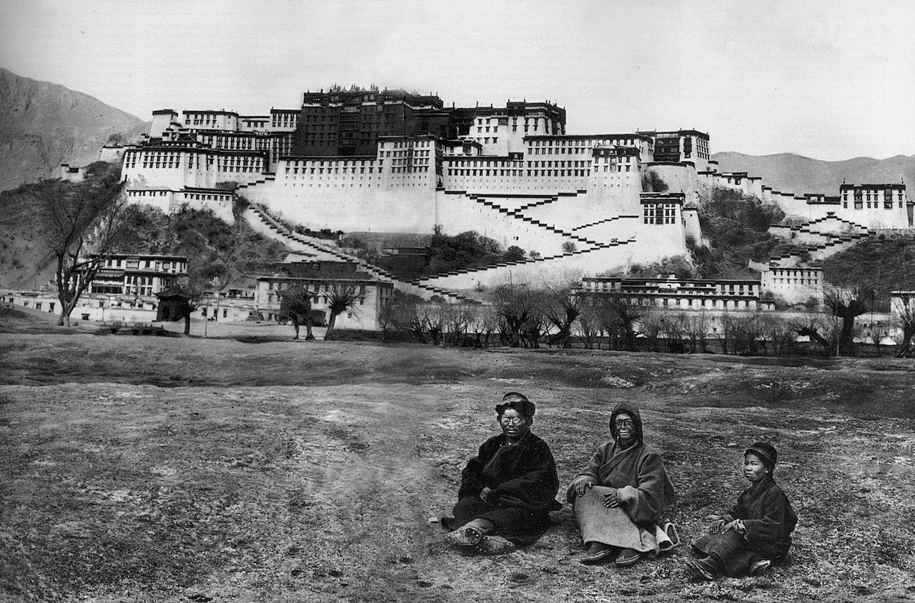 1280px-Alexandra_David-Neel_in_Lhassa_1924.jpg