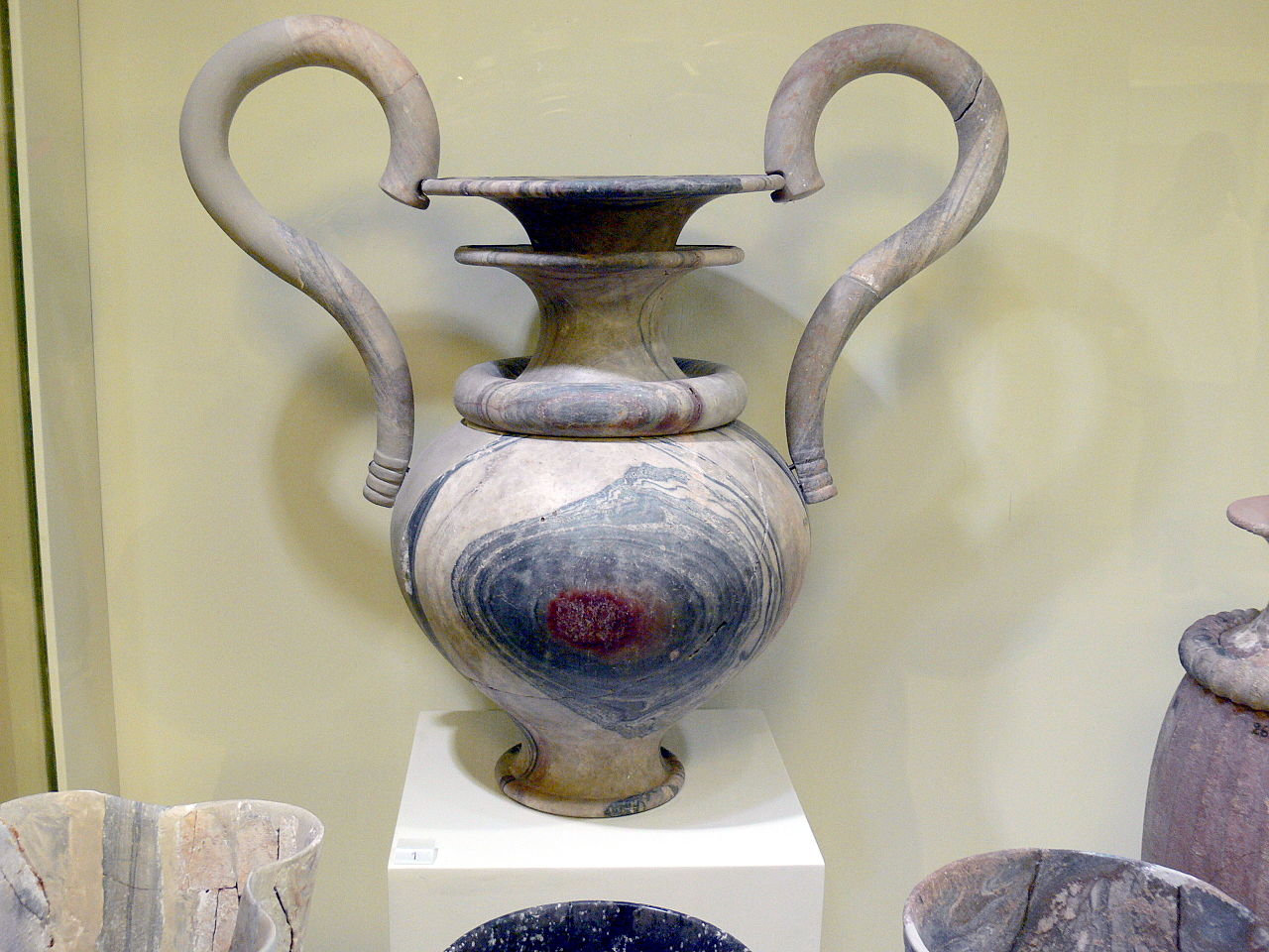 1280px-AMI_-_Marmoramphora.jpg