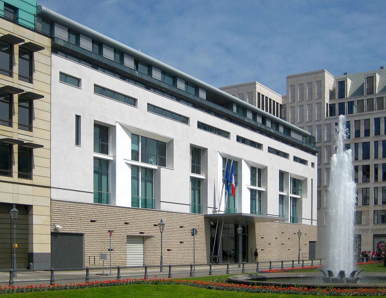 1280px-Berlin,_Mitte,_Pariser_Platz,_Botschaft_Frankreich.jpg