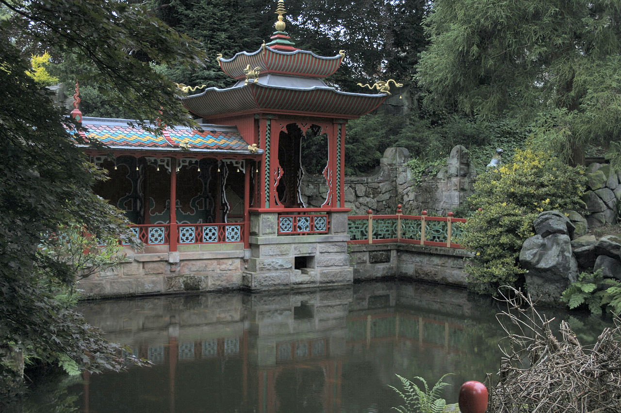 1280px-Biddulph_Grange_6.jpg