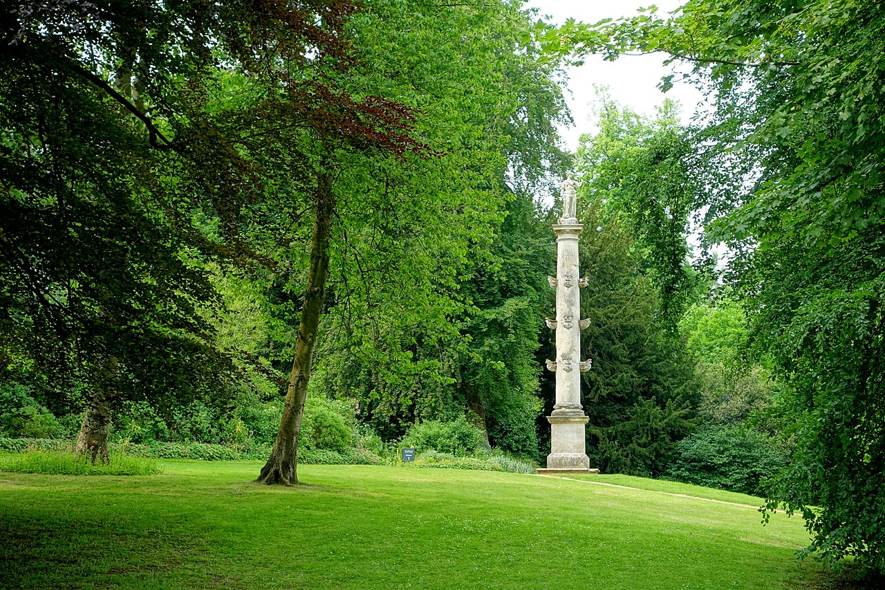 1280px-Captain_Grenville's_Column,_Stowe_-_Buckinghamshire,_England_-_DSC07361.jpg