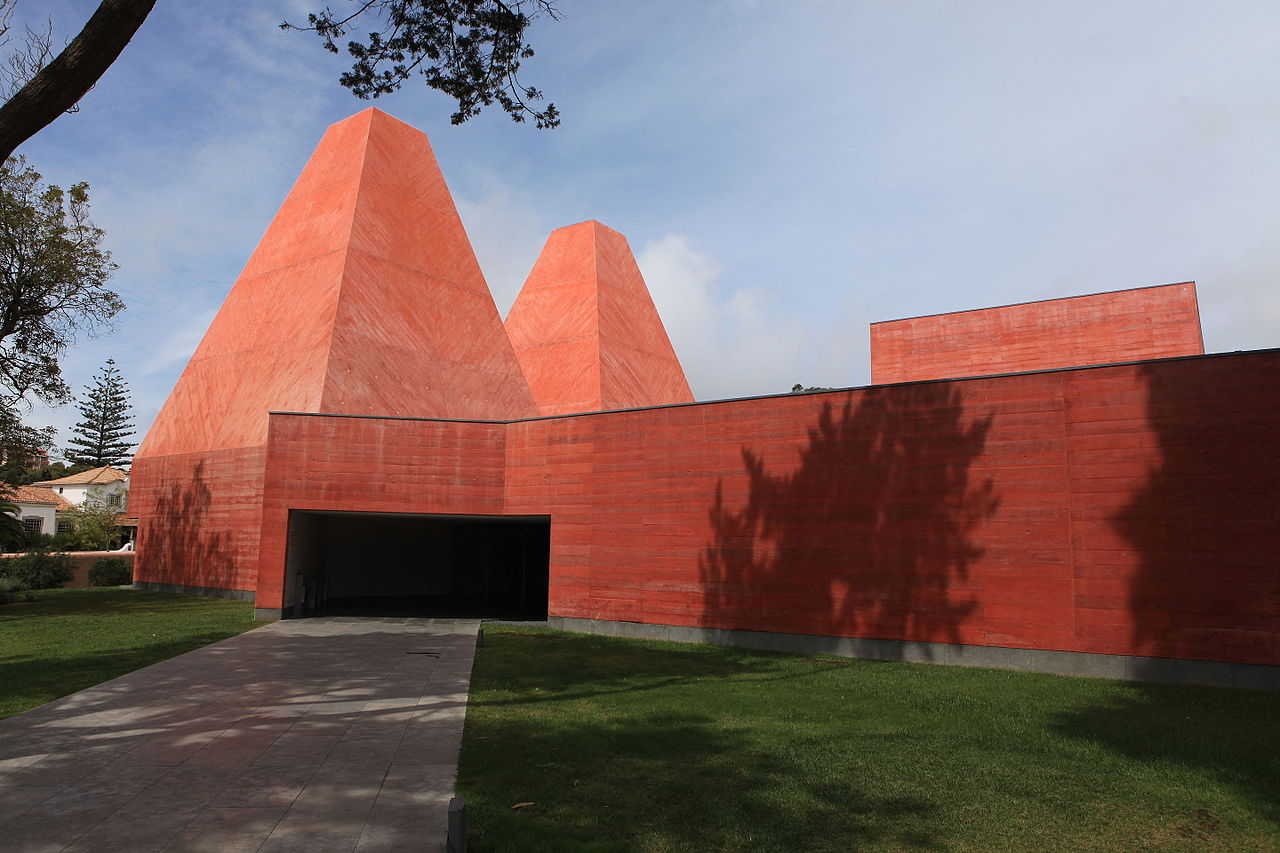 1280px-Casa_das_Histórias_IMG_0298_(6100981277).jpg