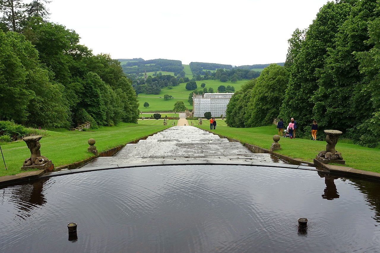 1280px-Cascade_-_Chatsworth_House_-_Derbyshire,_England_-_DSC03630.jpg
