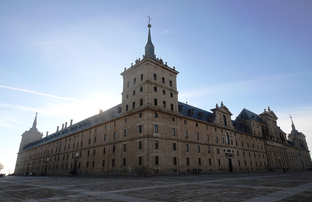 1280px-Exterior_of_El_Escorial_(3).jpg
