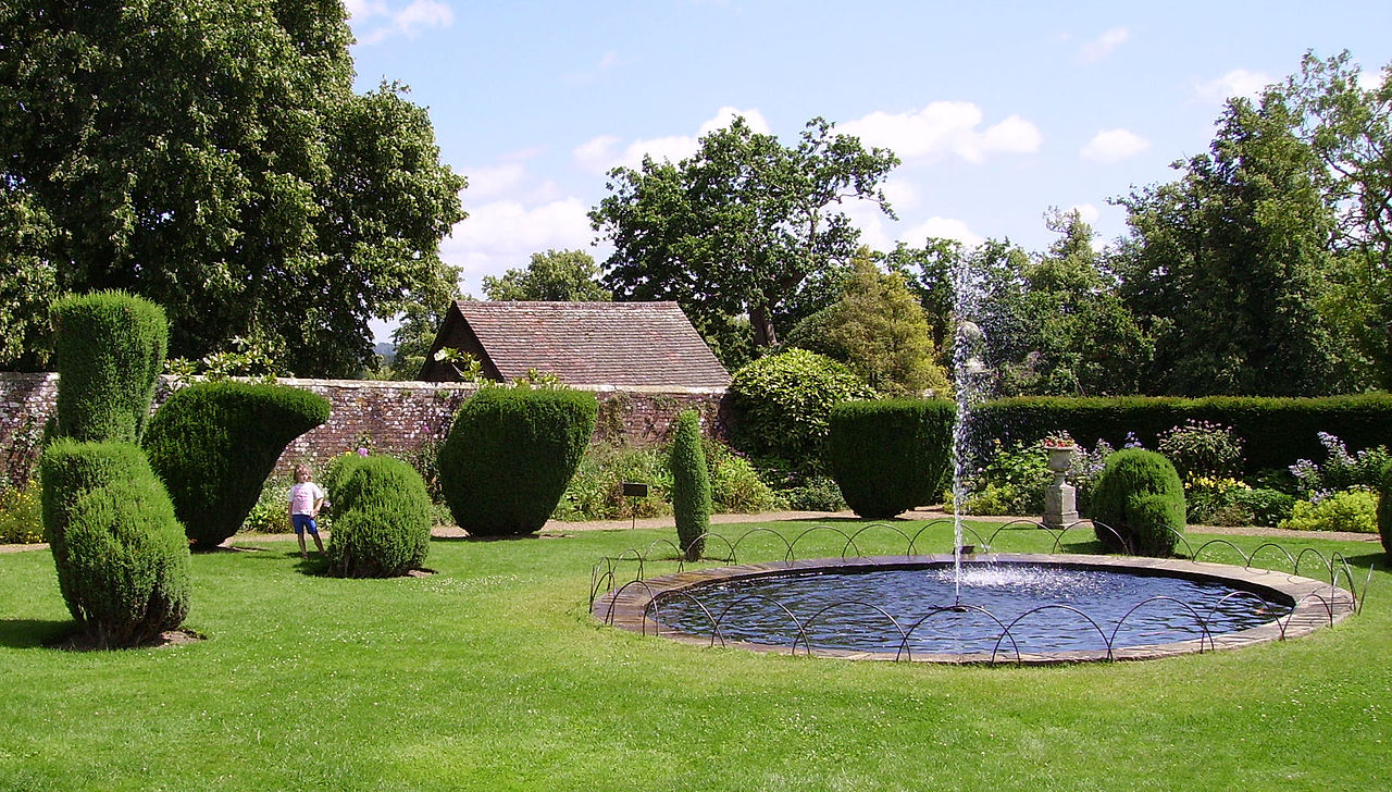 1280px-Garden_Groombridge_02.JPG