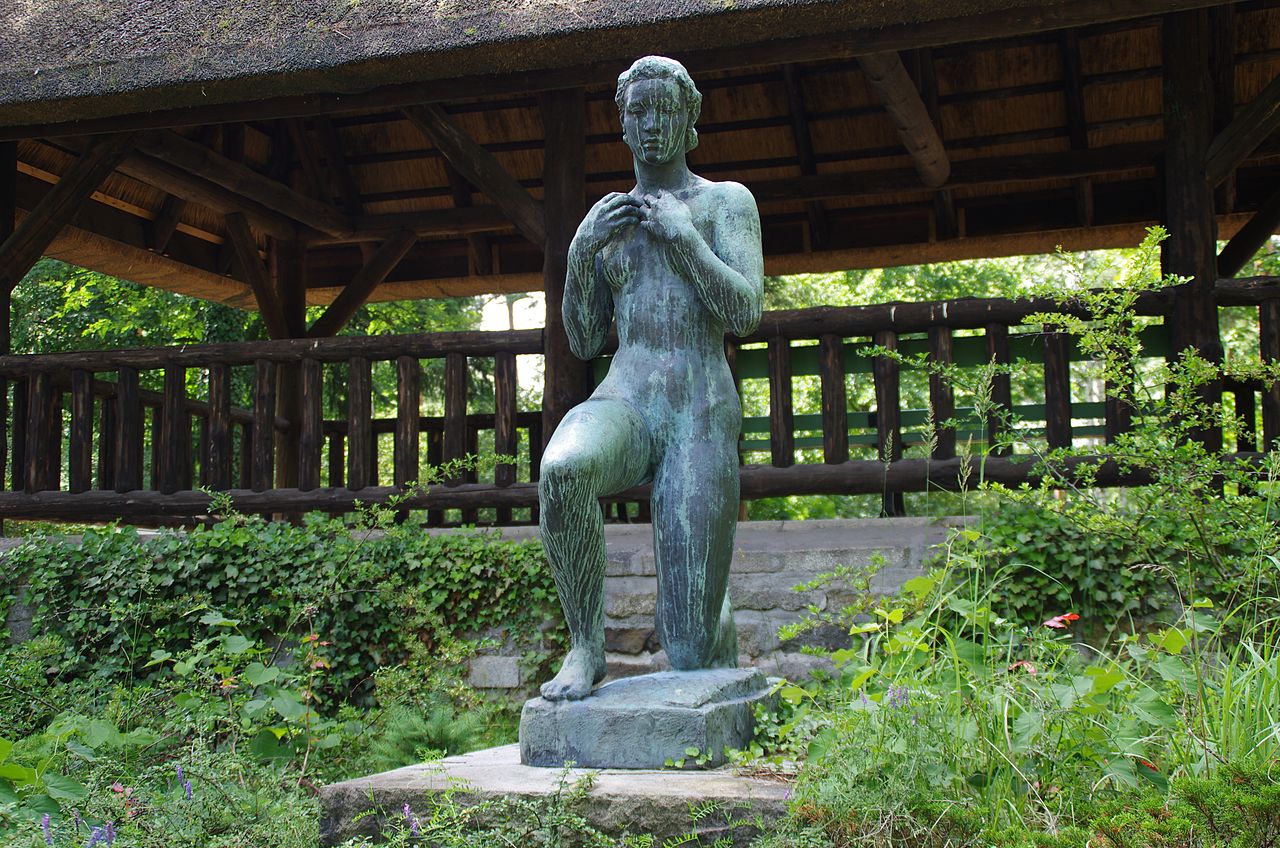 1280px-Georg-Kolbe-Hain_eins_Berlin_Westend.jpg