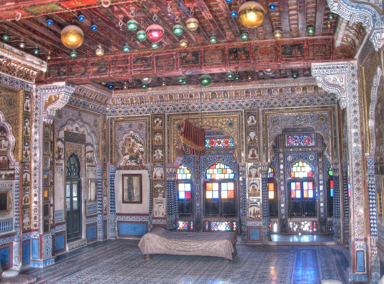 1280px-Maharajas_room,_within_the_Mehrangarh_Fort_Palace.jpg
