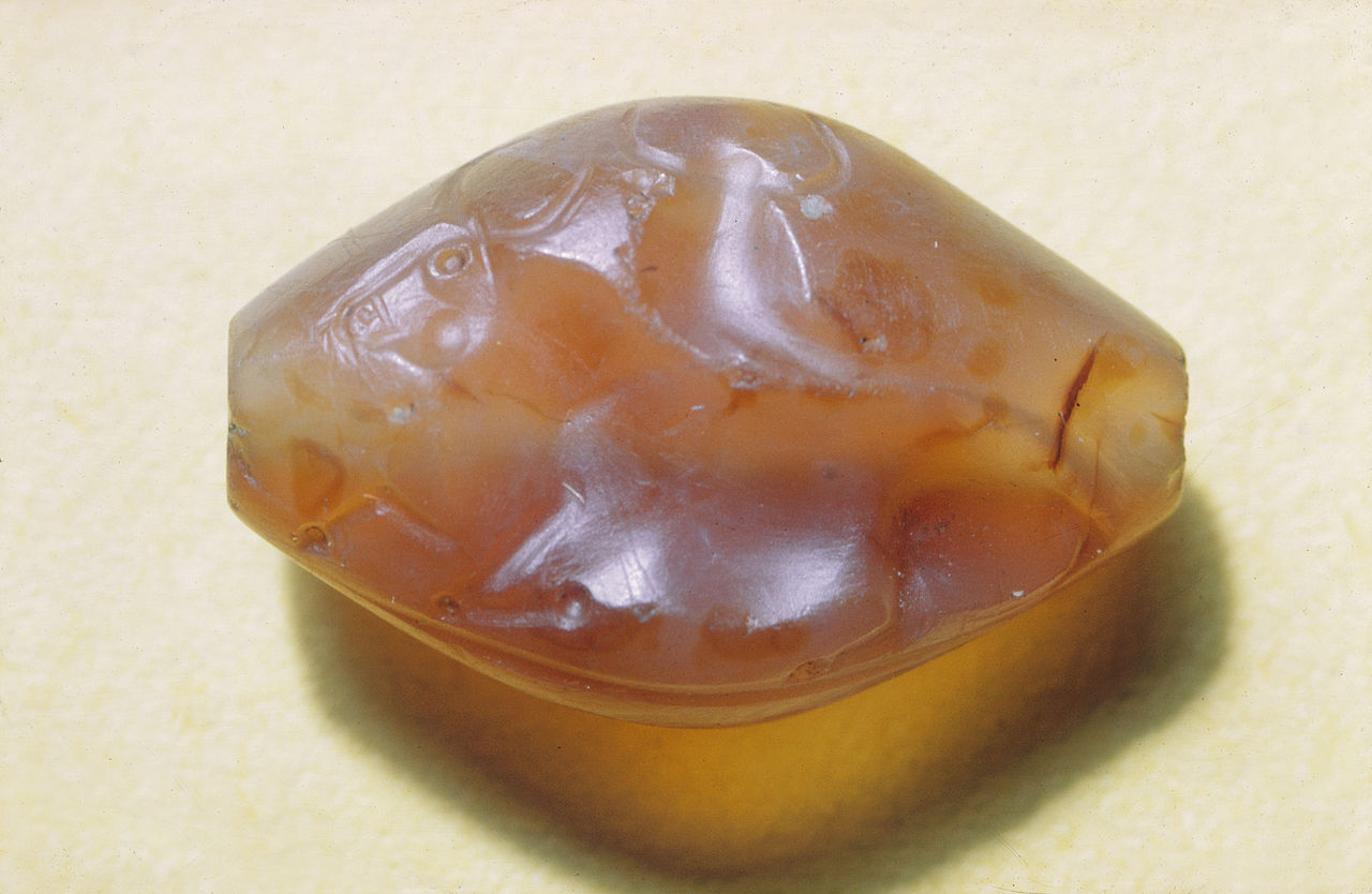 1280px-Minoan_-_Sealstone_of_Two_Bulls_Reclining_-_Walters_42402.jpg