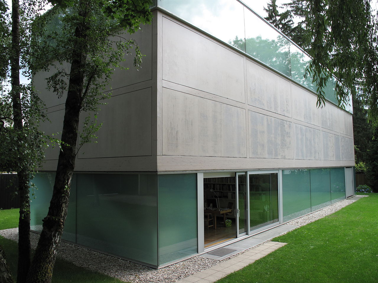1280px-Museumsgebäude_Sammlung_Goetz_Oberföhring_München.JPG