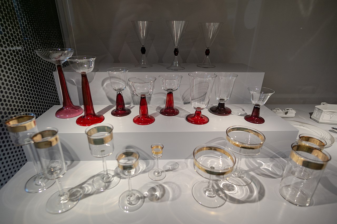 1280px-Peter_Behrens-Glass_DSC8909.jpg