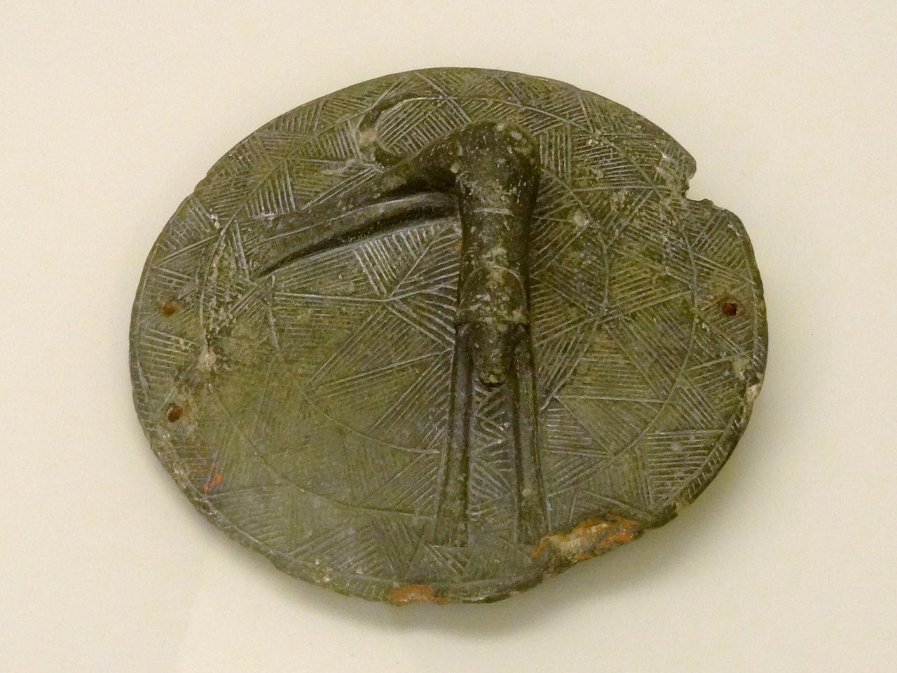 1280px-Pyxisdeckel_Zakros_01.jpg