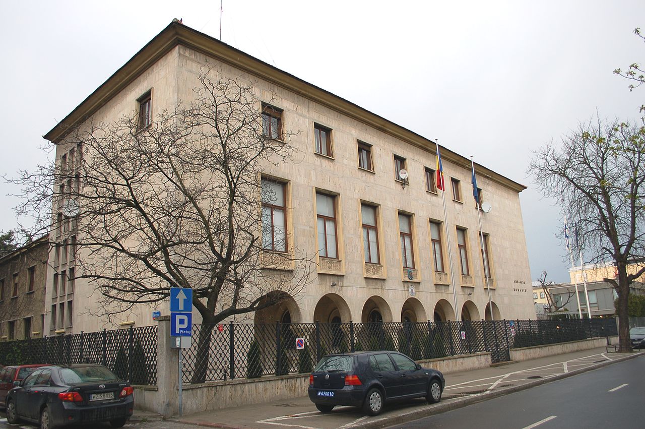 1280px-Rumänische_Botschaft_Warschau_DSC_1492.jpg