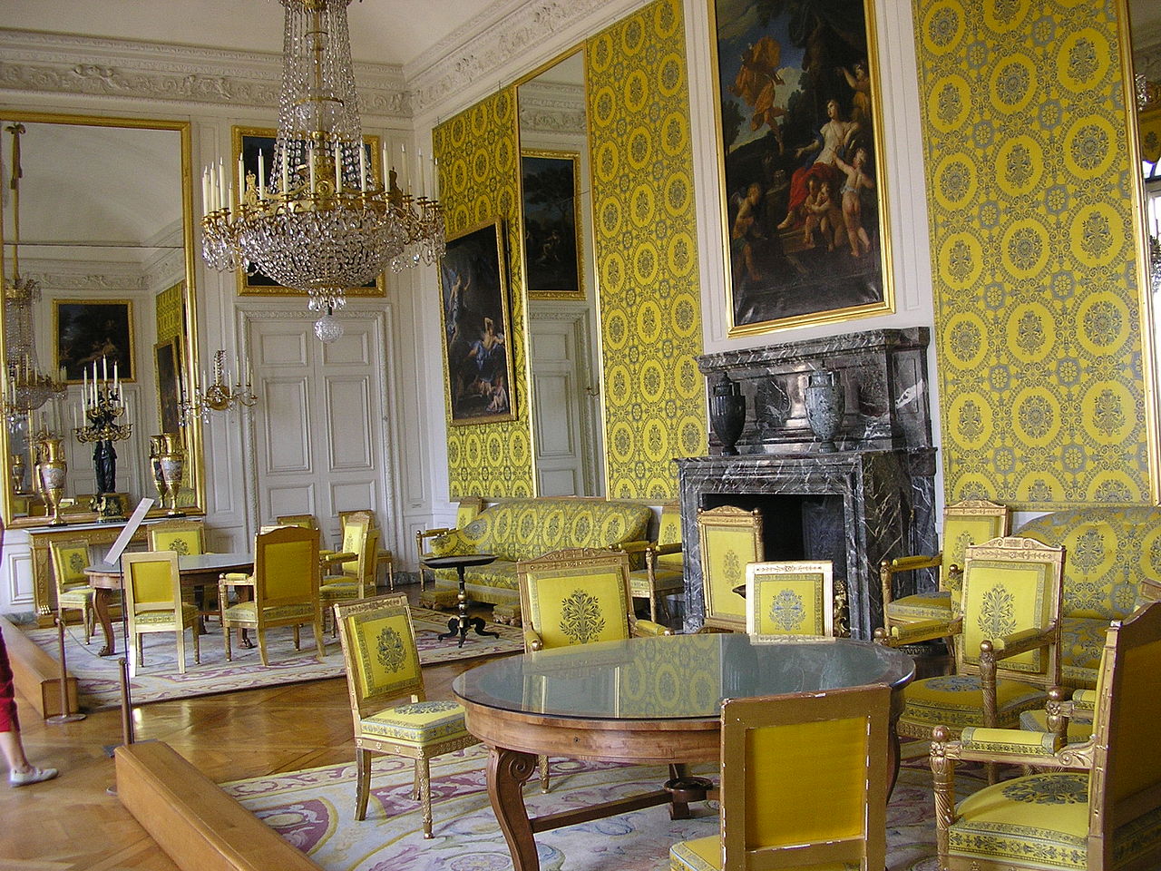 1280px-Sala_amarilla_del_Grand_Trianon.jpg