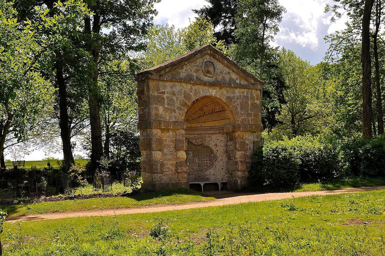 1280px-Stowe_Park,_Buckinghamshire_(4664521790).jpg