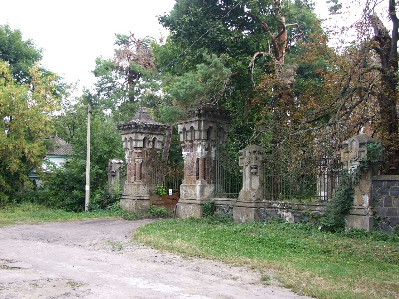1280px-Vinnytska_Pechera_Potocki_chapel-10.jpg