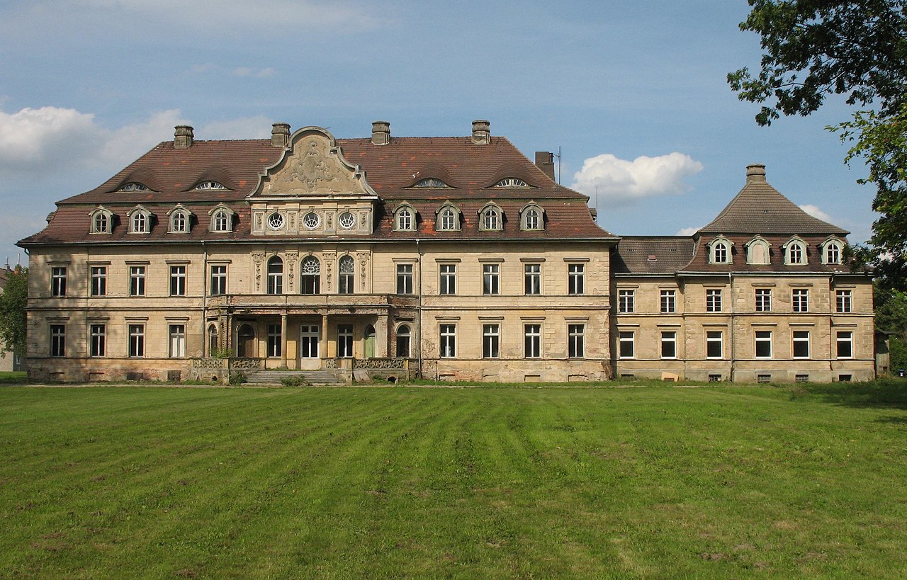 1280px-Vollrathsruhe_Schloss.jpg