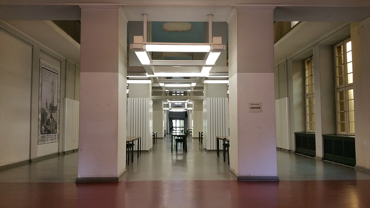 13 1280px-Rathaus_Spandau_Wandelhalle.jpg