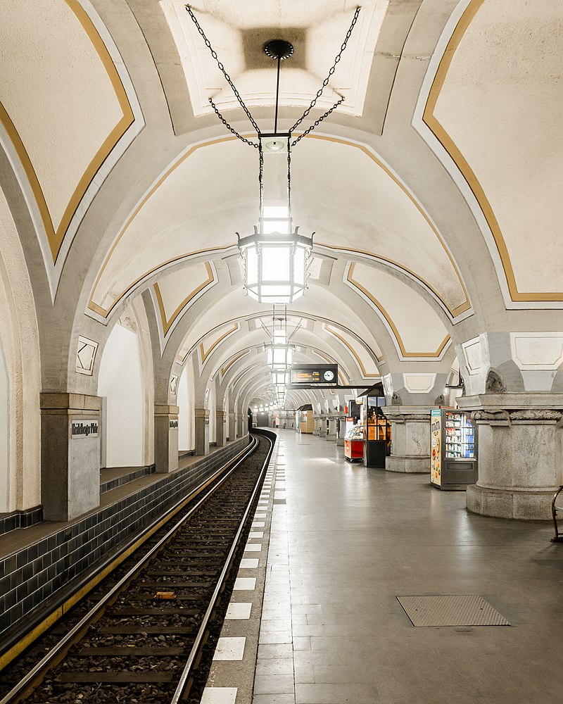 13 800px-Berlin-Wilmersdorf_-_U-Bahnhof_Heidelberger_Platz.jpg