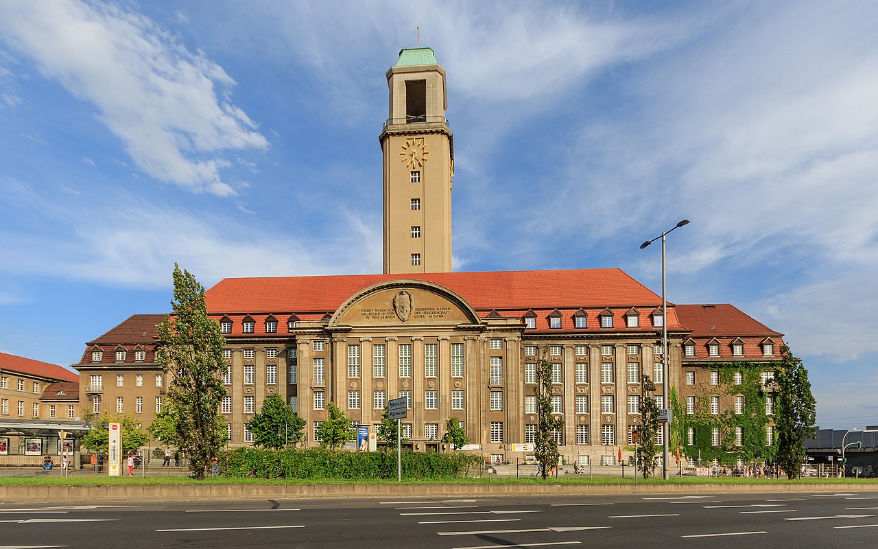 13 Rathaus_B-Spandau_07-2017.jpg