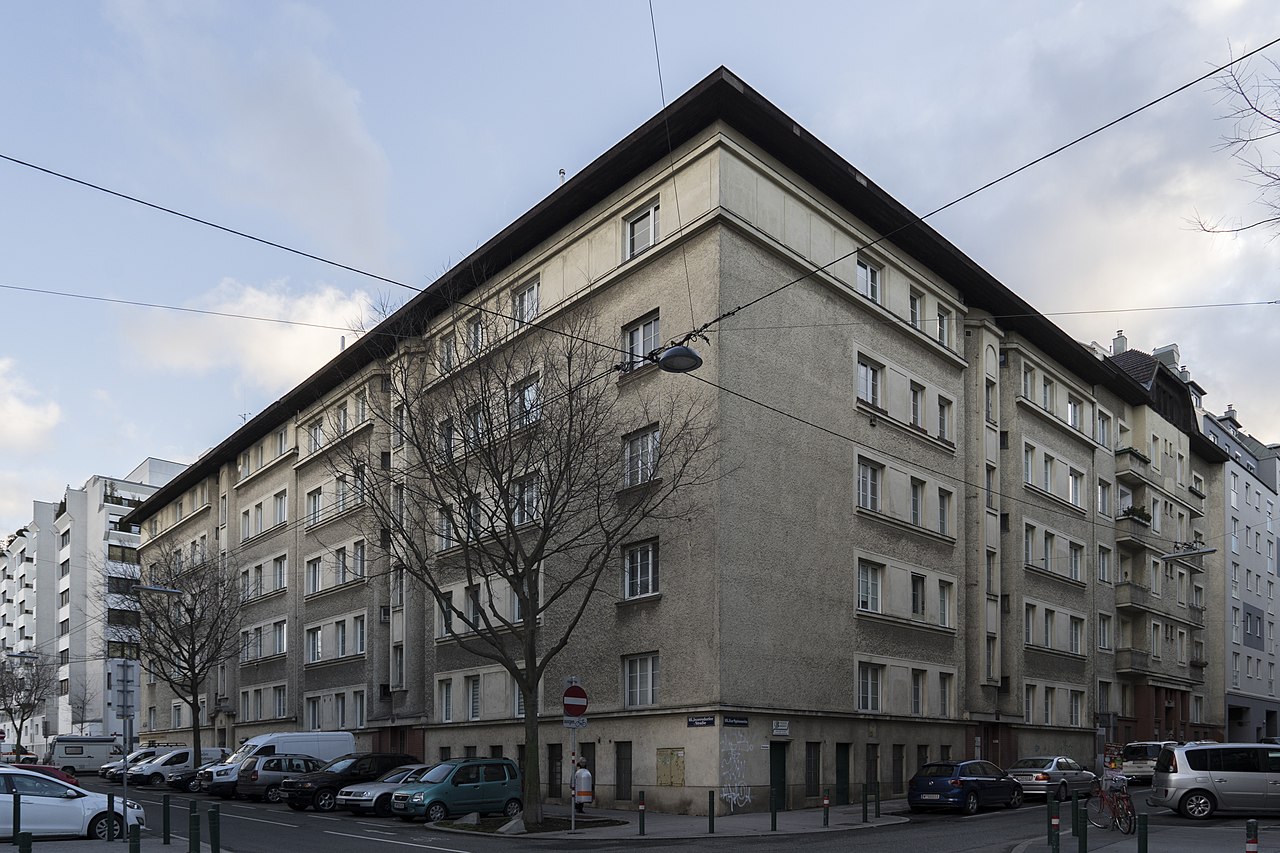 14 1280px-Wohnhausanlage_Inzersdorfer_Straße_115-117.jpg