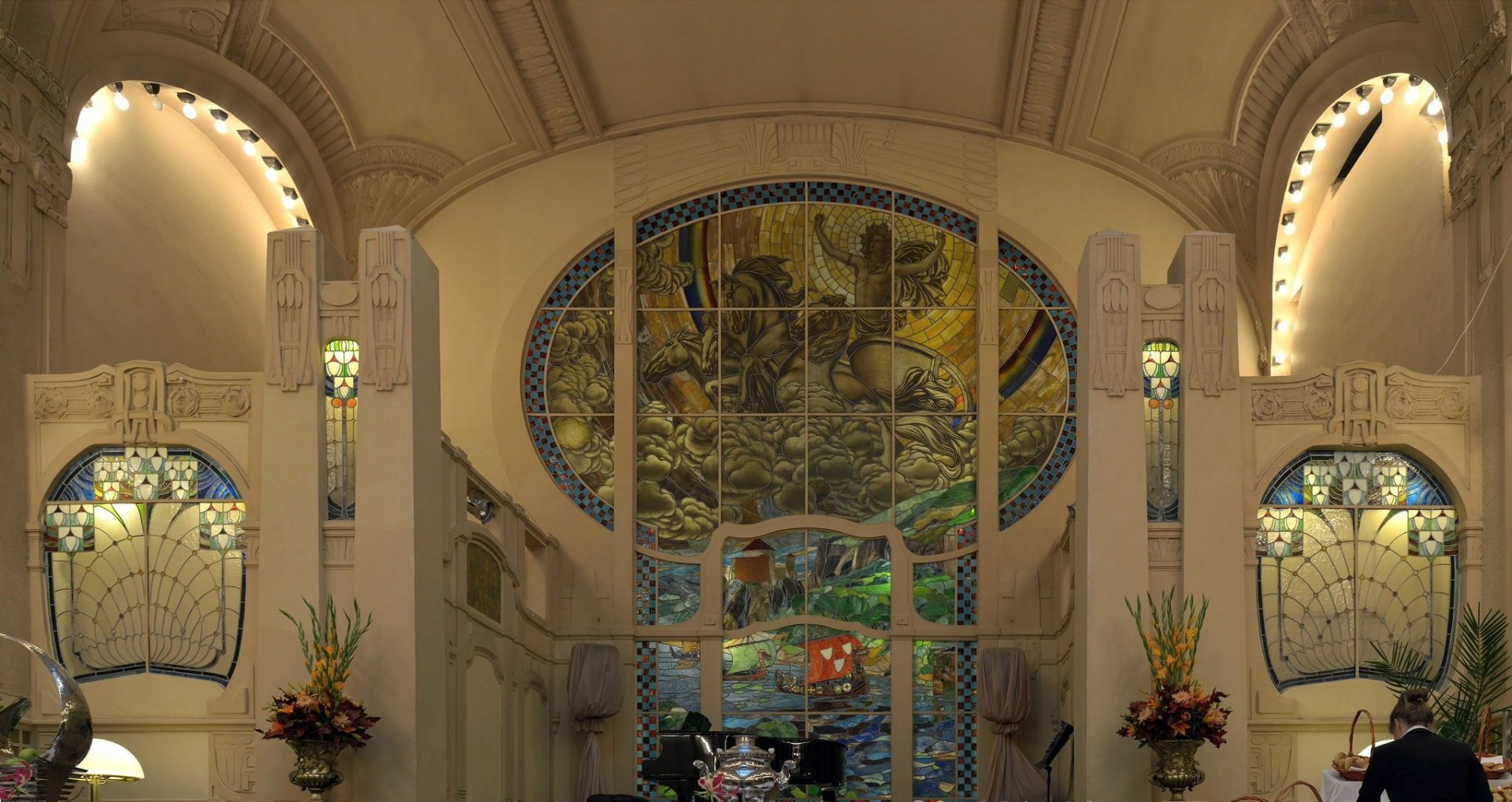 14 Belmond_Grand_Hotel_Europe_Saint_Petersburg_Dining_room_stained_glass_windows_1.jpg