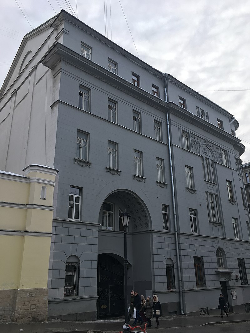 15 800px-Pokrovka_Street,_Moscow_2019_-_4669.jpg