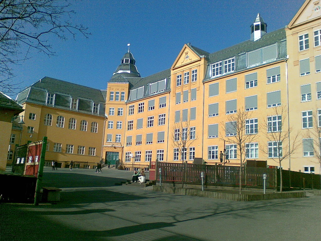 16 1024px-IlaSkole.jpg