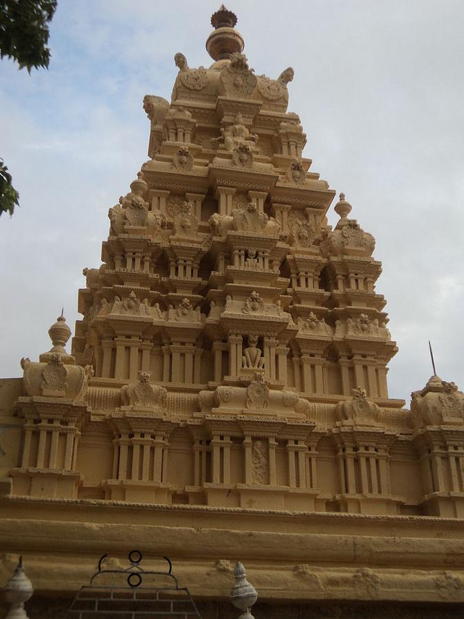 17-Chamunda_Devi_Temple,_Mysore.JPG