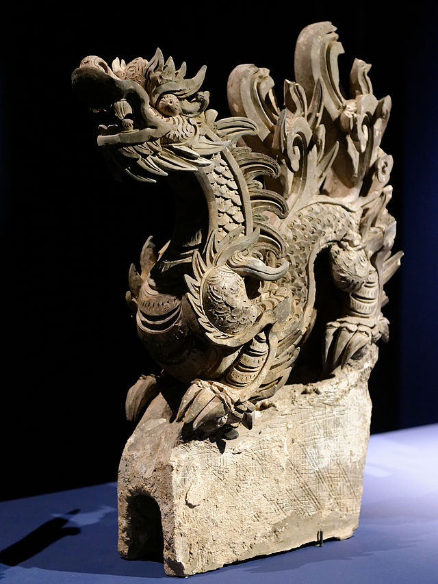 18 векDragon_roof_ornament_Le_dynasty_Guimet_EDAV.jpg