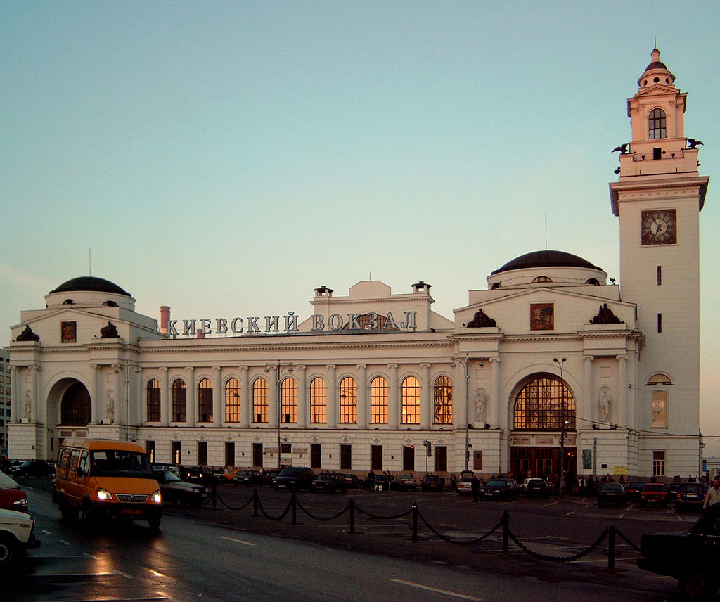 18 1024px-Kievski_railstation_retouched.jpg