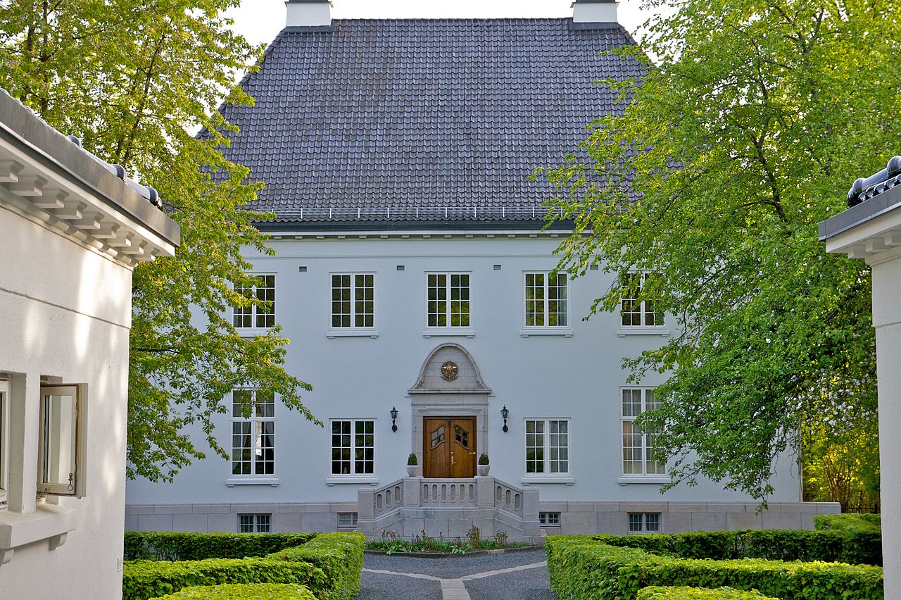 18 1280px-Brasil_residens_Oslo.jpg