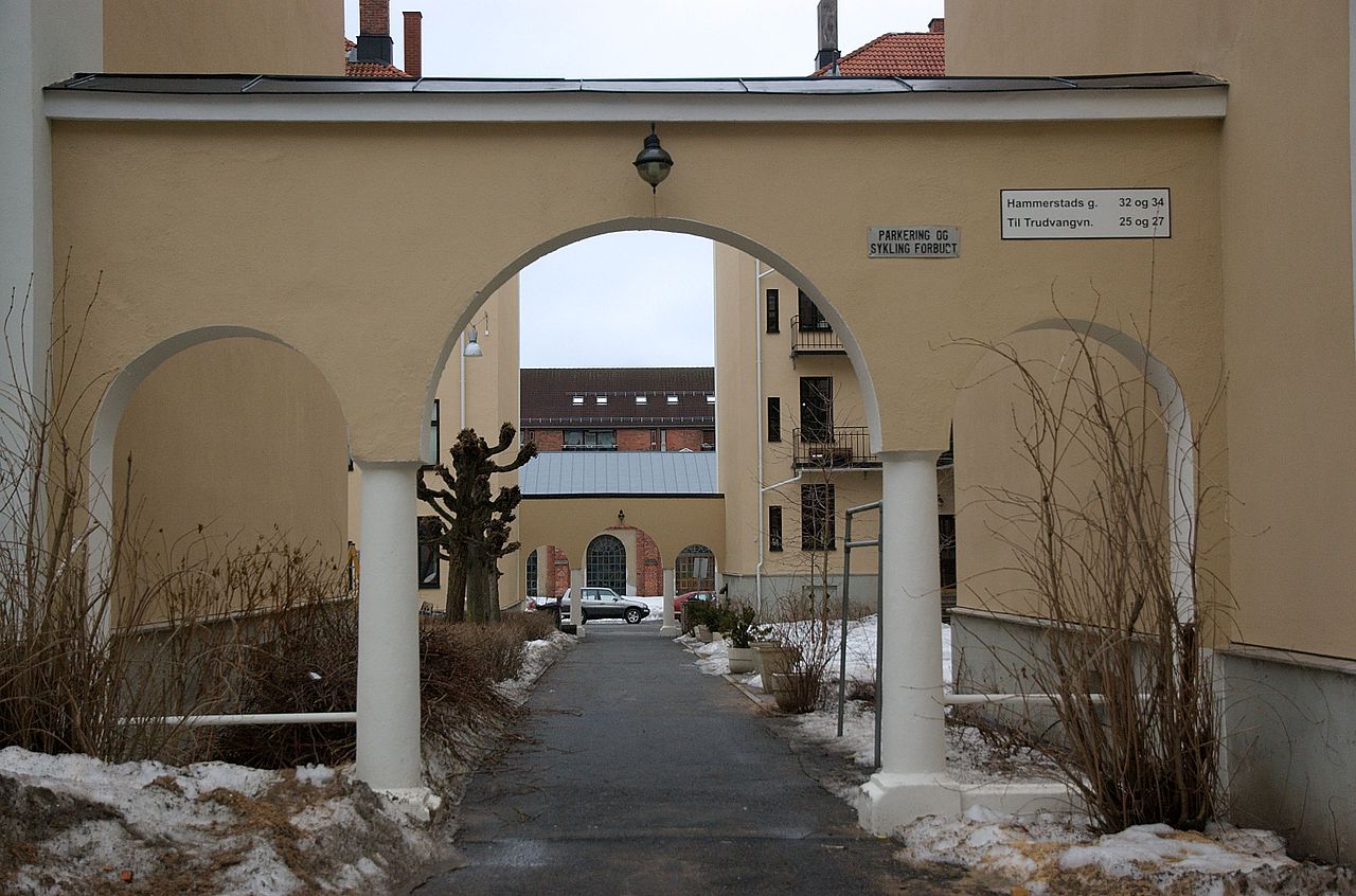 19 1280px-Hammerstads_gate_32_og_34.jpg