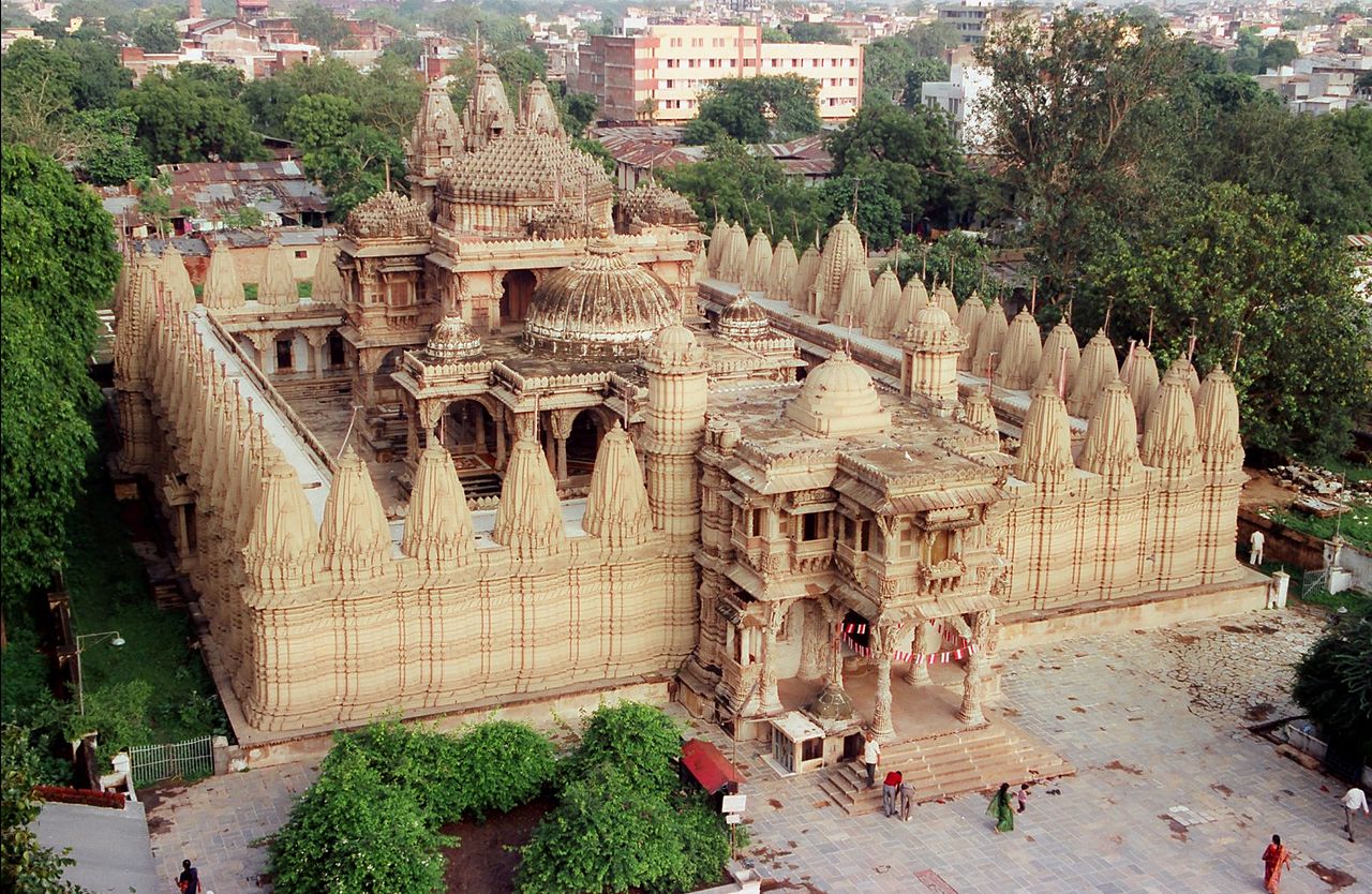 19 l;fqy -Sheth_Hutheesinh_Temple.jpg