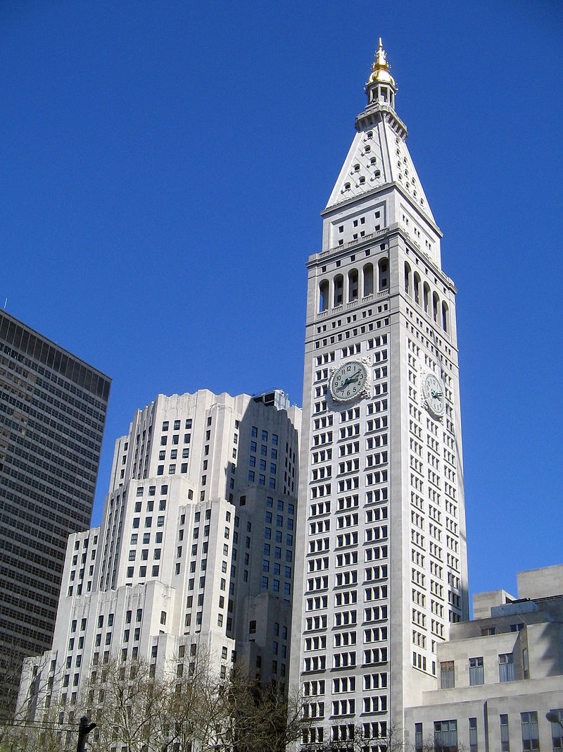 1909 800px-Metropolitan_Life_Tower_April_2008.jpg