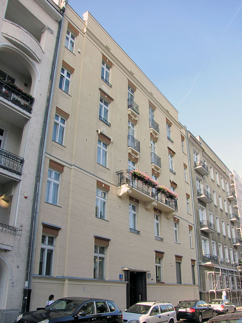 1912 800px-Kamienica_(Warszawa,_al._Róż_8).jpg
