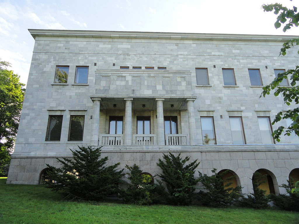 1918 1024px-Marmoripalatsi_-_DSC04329.jpg