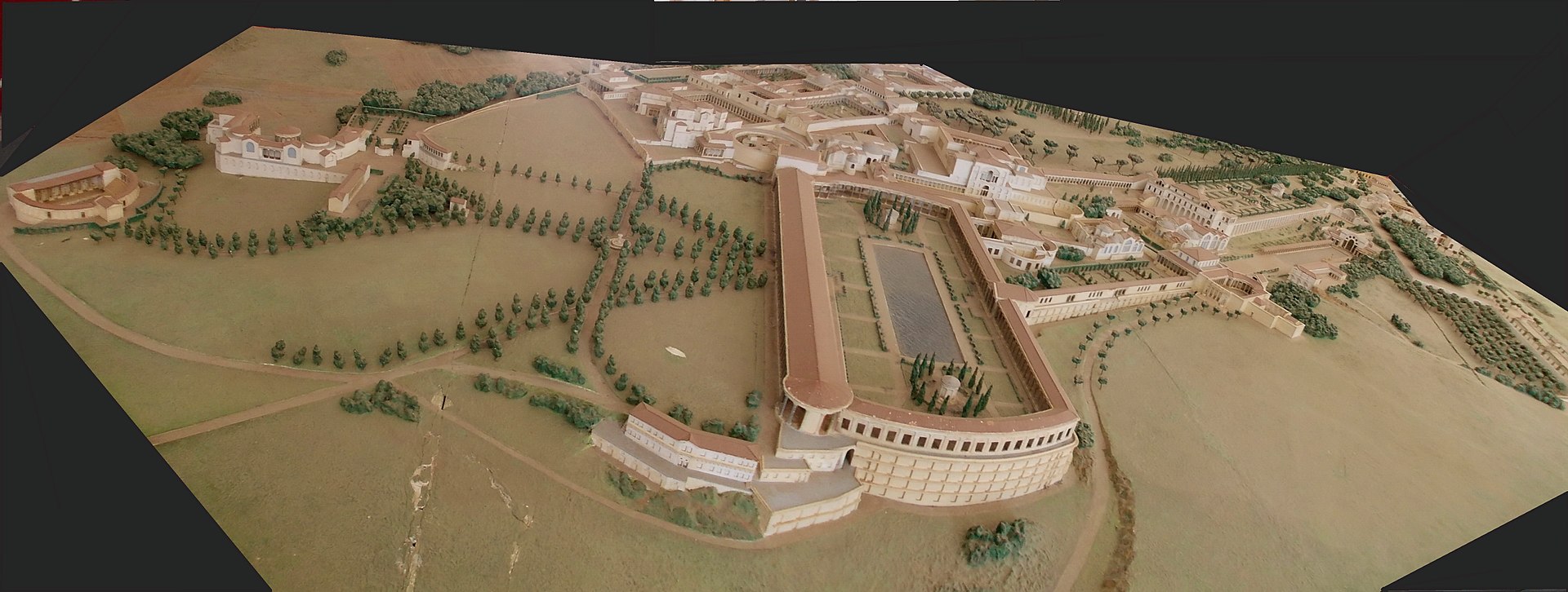 1920px-Villa_Adriana_reconstitution.jpg