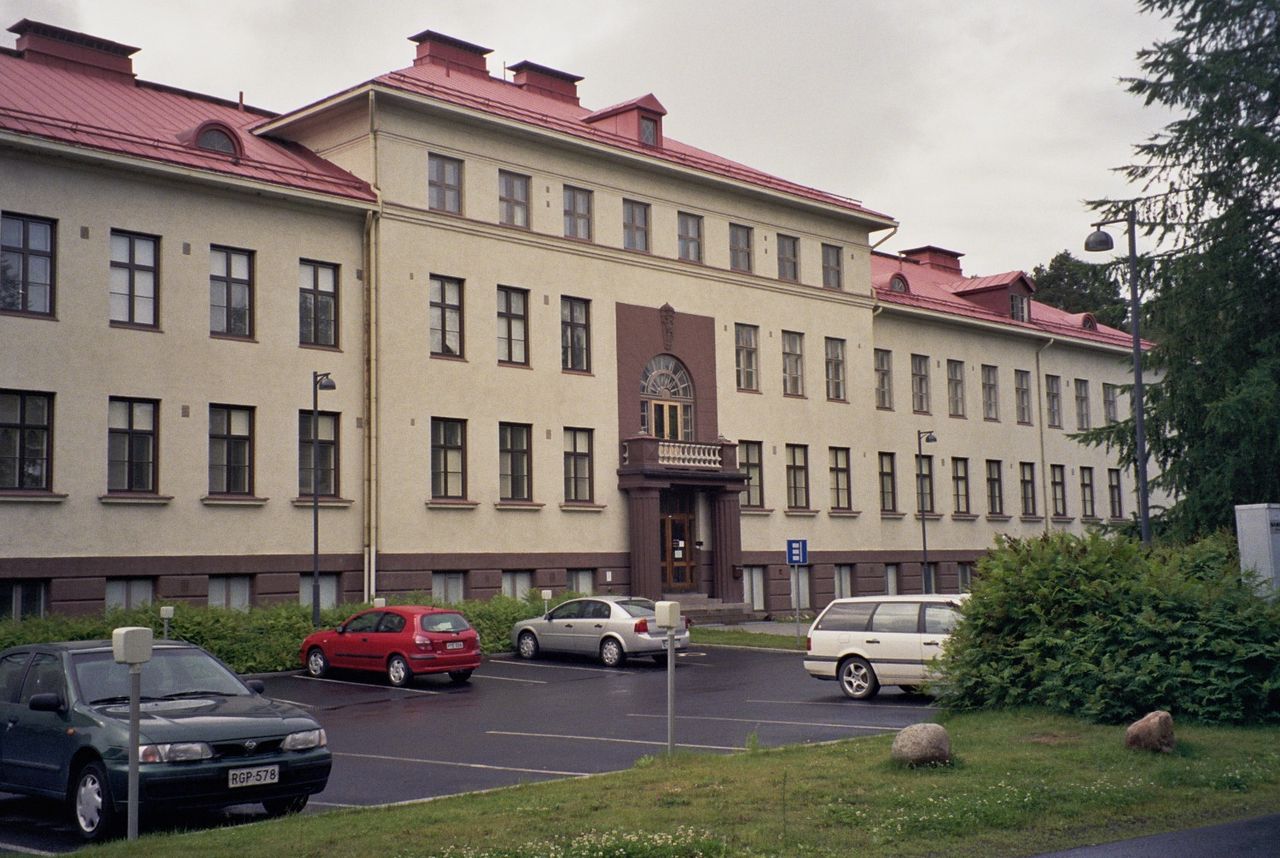 1925 1280px-Former_hospital_building_in_Peltola,_Oulu_2008_001.jpg
