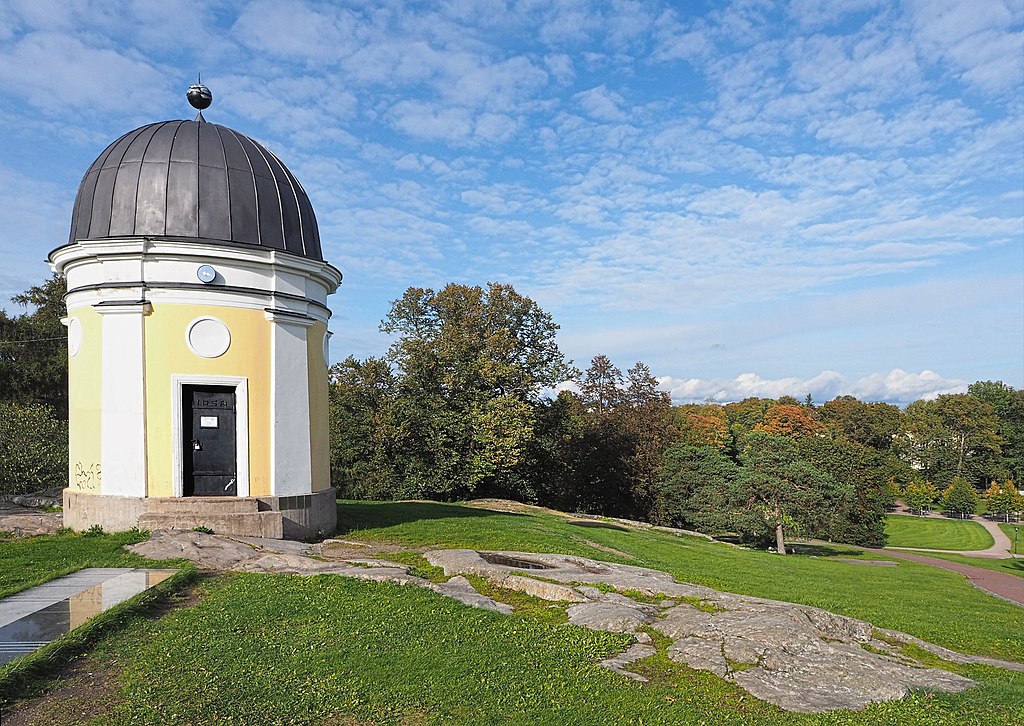 1926 1024px-Kaivopuisto_in_September_2_-_Marit_Henriksson.jpg