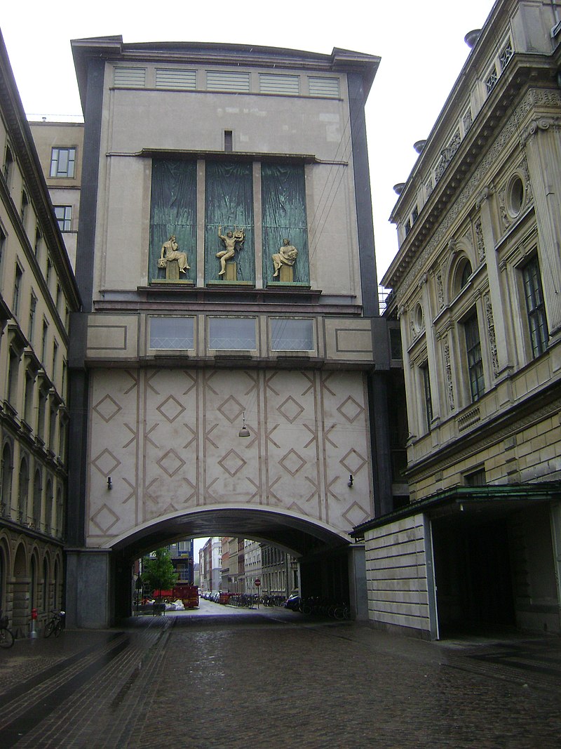1931 800px-Stærekassen,_Copenhagen_2010.jpg