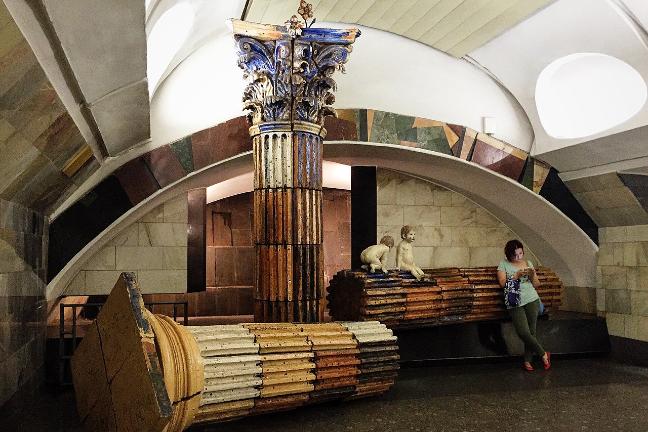 1995Rimskaya_metro_station_(31559151135).jpg