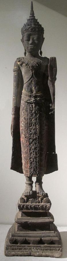 19Cambogia,_buddha_in_piedi,_prov._ignota,_arte_post-angkor,_xix_sec.JPG