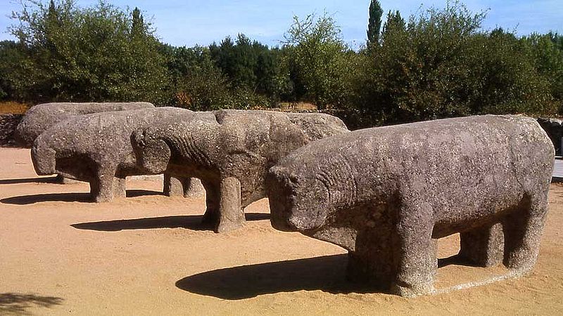 2 dдо нэ800px-Toros_de_Guisando.jpg