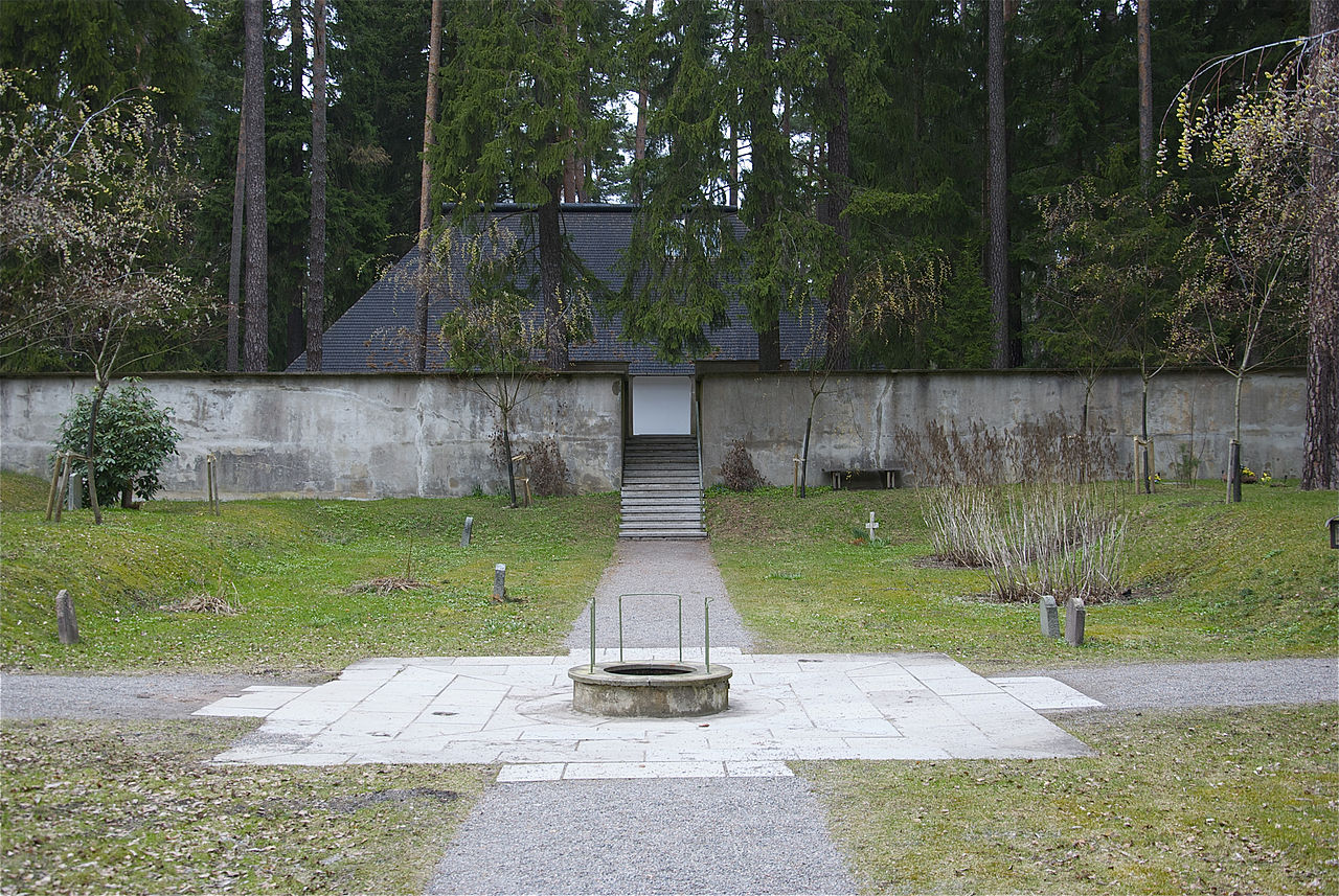 20 гWoodland_Chapel_2012b.jpg