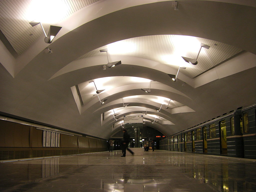2011Shipilovskaya_(Moscow_Metro)_2_dec_2011.jpg