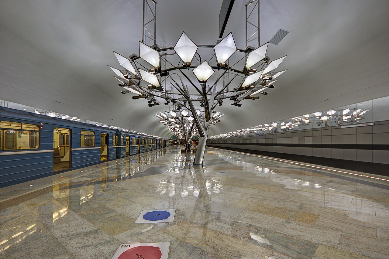 2014Troparyovo_MosMetro_station_02-2015_platform.jpg