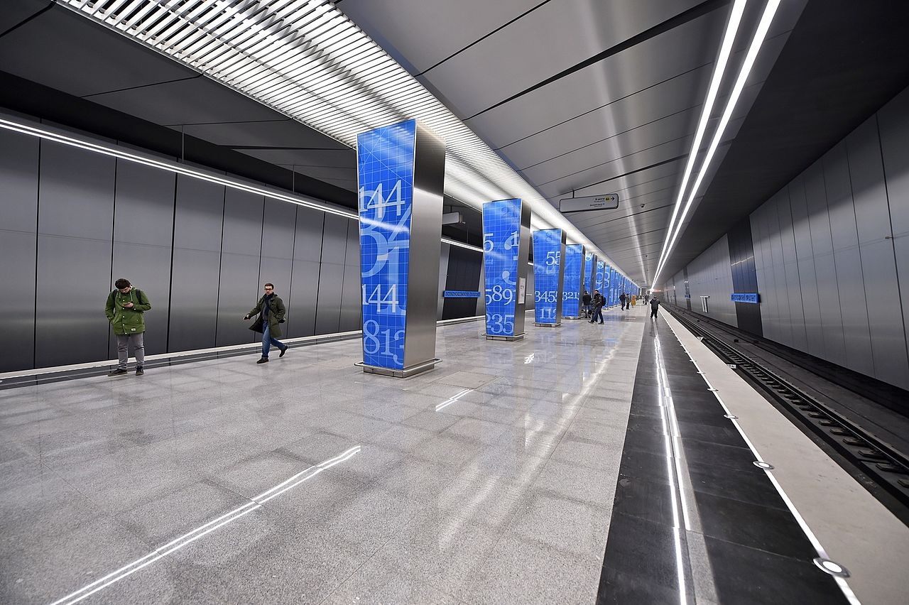 2017Lomonosovsky_prospekt_-_platform_(2).jpg