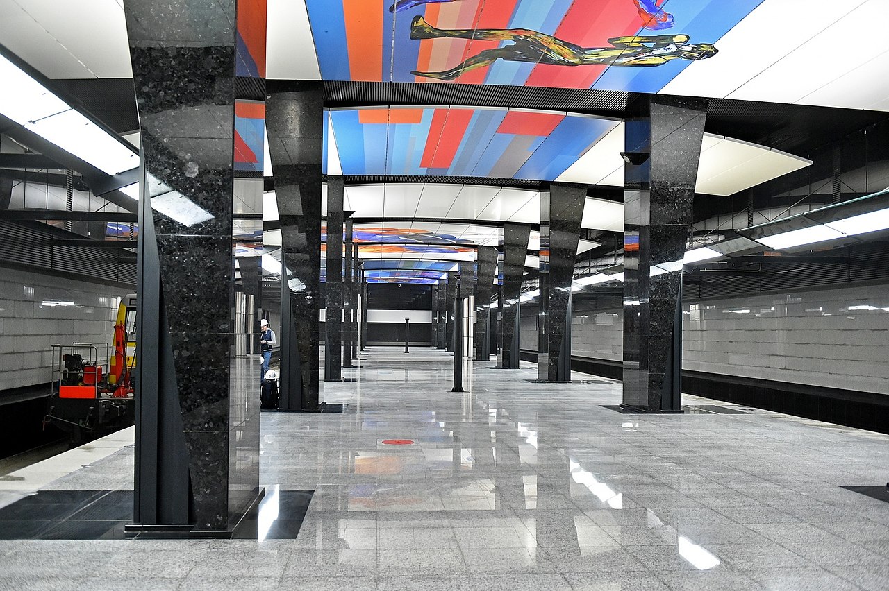 2018-CSKA_metro_station_-_hall.jpg