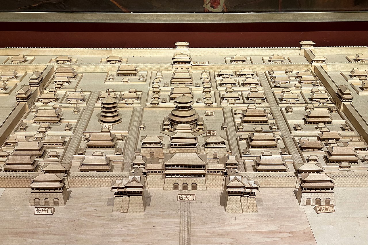 20210220_A_model_of_Luoyang_in_Sui_and_Tang_dynasty,_Henan_Museum.jpg